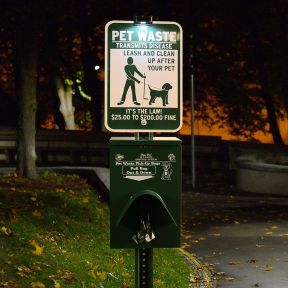 Clip-on LED Solar Lights for Signs